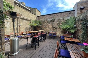 London Restaurant The Hero Of Maida image 32