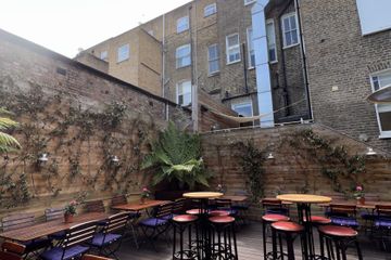 London Restaurant The Hero Of Maida image 33