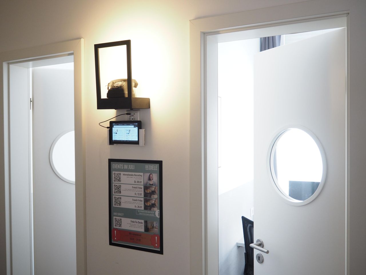 Hamburg Mobiles Arbeiten Coworking spaces Left Phone Booth image 2