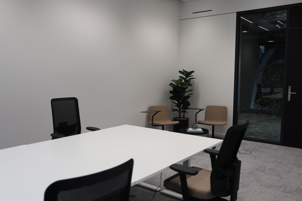 Hamburg  Meetingraum 2-4 workstations Daily Office image 1