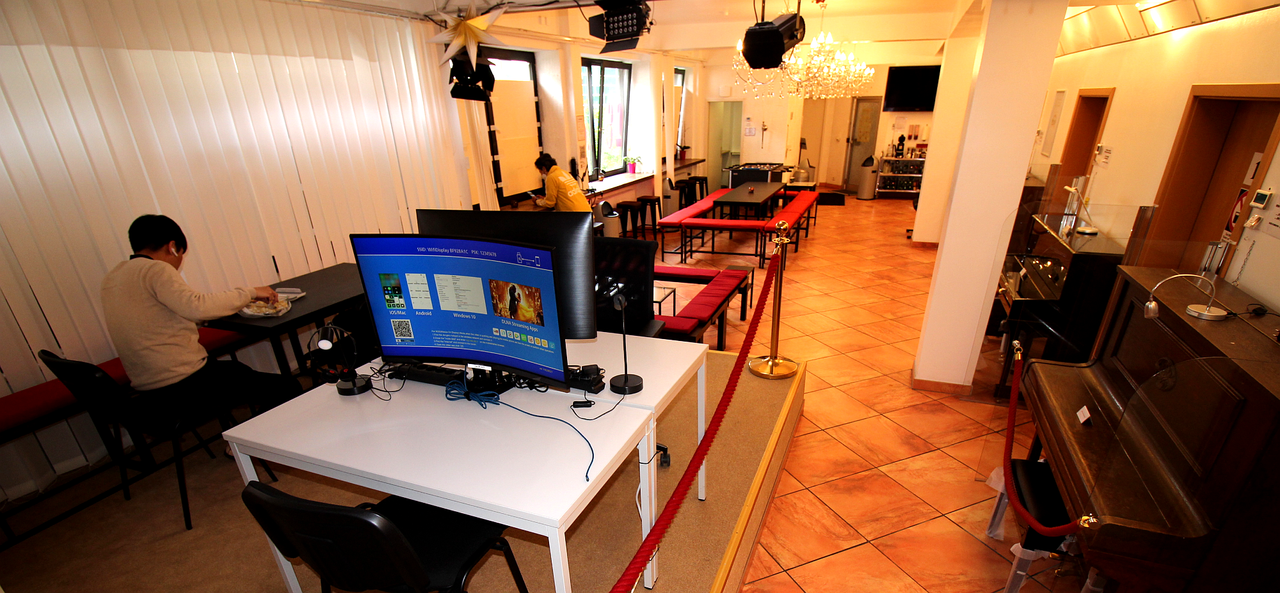 Berlin  Coworking space FlexDesk 05 - 24h/7days - nahe S Charlbg., U7 Wilm.Str., U2 Bismarckstr. image 0