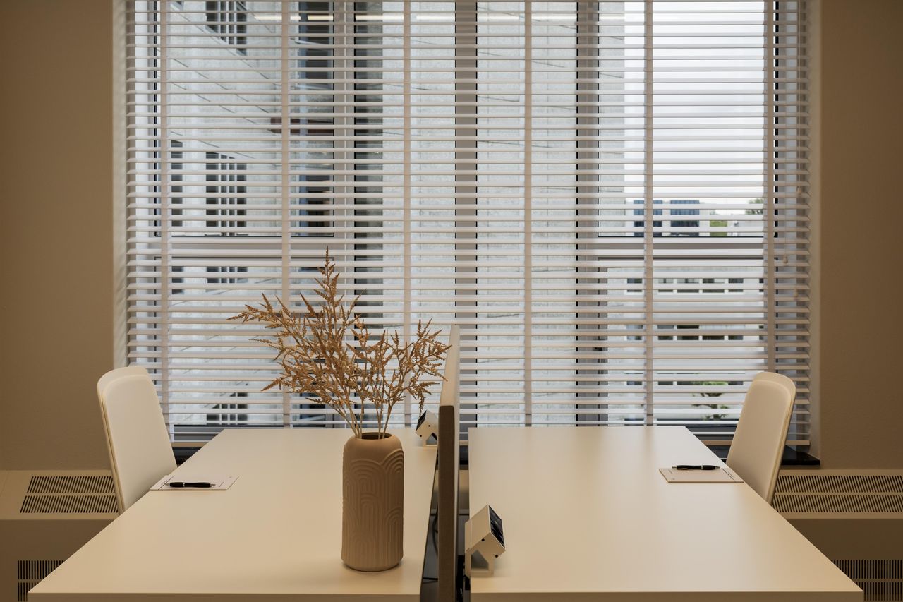 Diemen  Tagungsräume Business Spot+ l 4.26 Desk 5 image 3