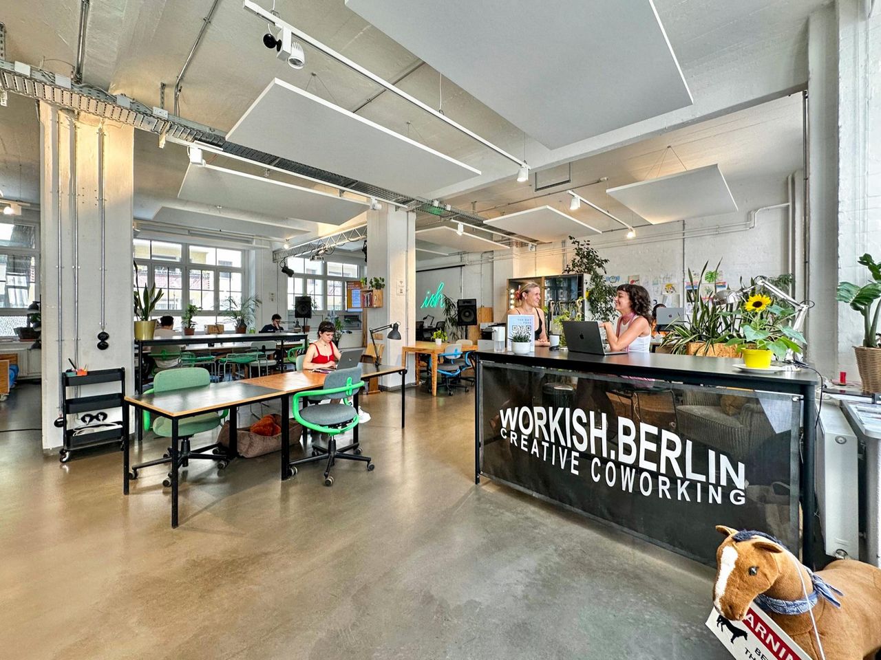 Berlin Mobile Working Eventlocations The Attic - Top Floor Event Venue in Neukölln image 8