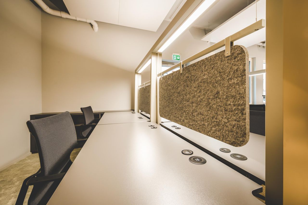 Zürich Coworking  FIX Desk image 1