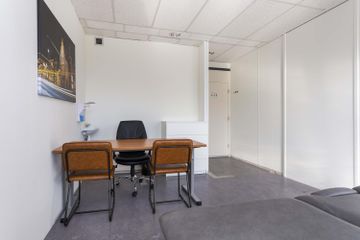 The Hague Consulting room Witte behandelkamer 2 image 3