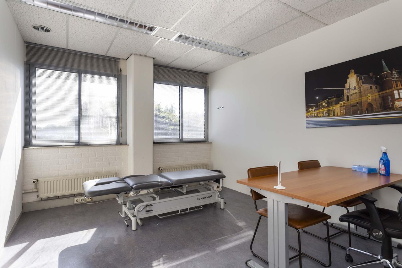 The Hague  Consulting room Witte behandelkamer 2 image 7