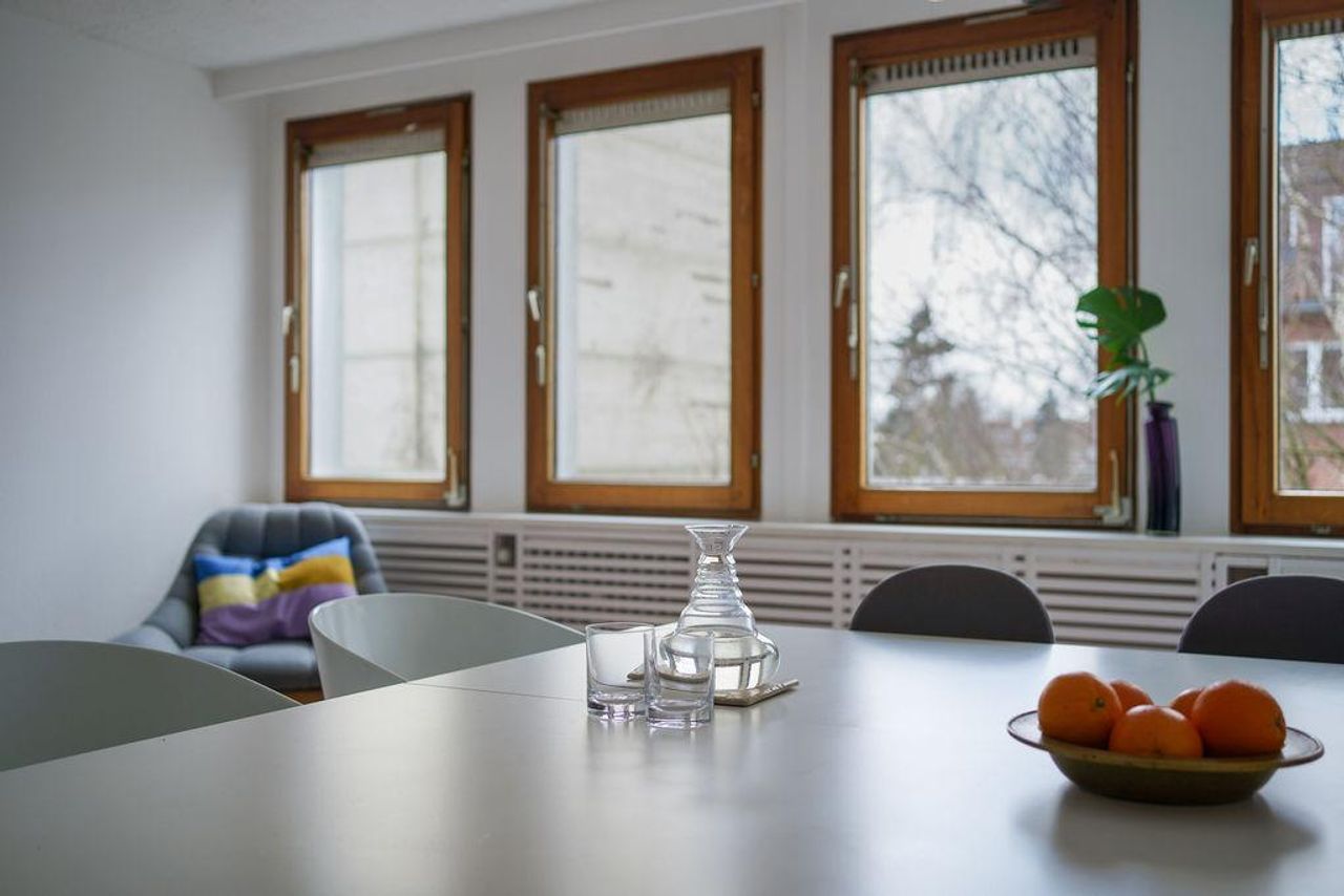 Hamburg  Meetingraum Lehrmann White Room image 5