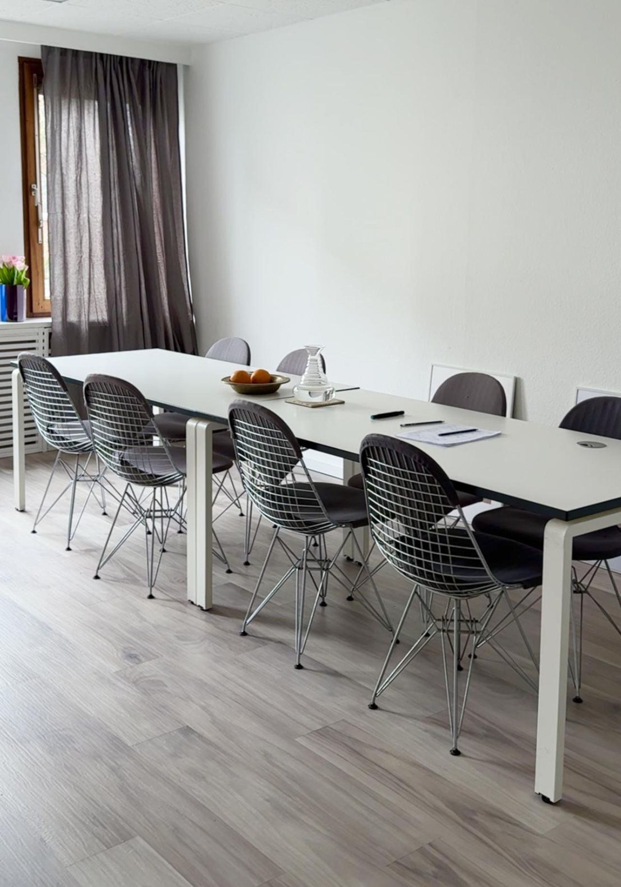 Hamburg  Meetingraum Lehrmann White Room image 4