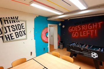 Zürich Kundengespräch  Bastelraum image 1