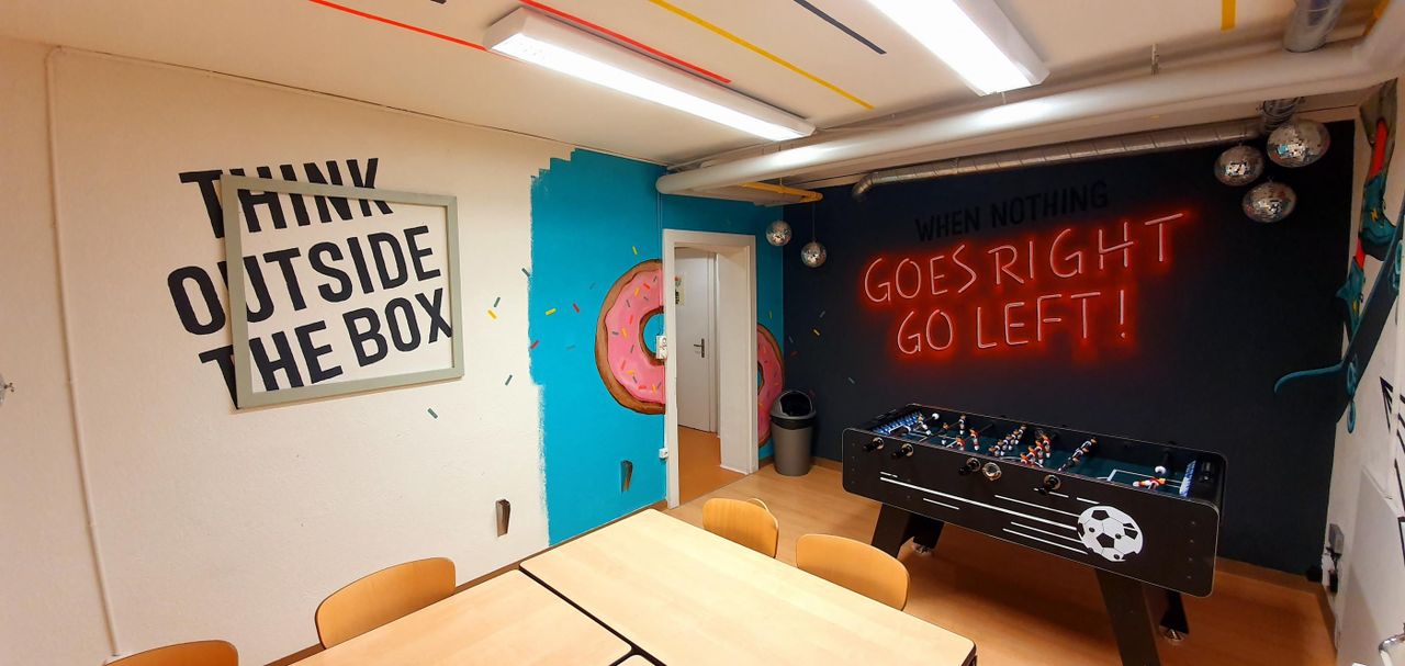 Zürich Kundengespräch  Bastelraum image 1