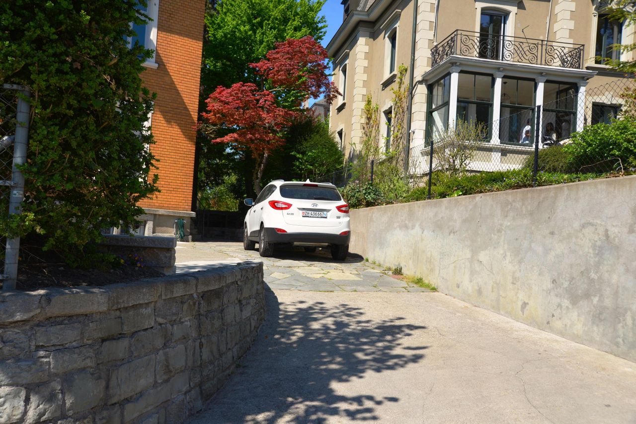 Zürich Kundengespräch  Bastelraum image 6