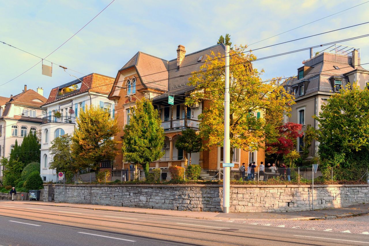 Zürich Kundengespräch  Bastelraum image 7