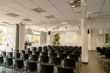 Berlin Offsite-Meeting Meeting room Spreeblick image 16