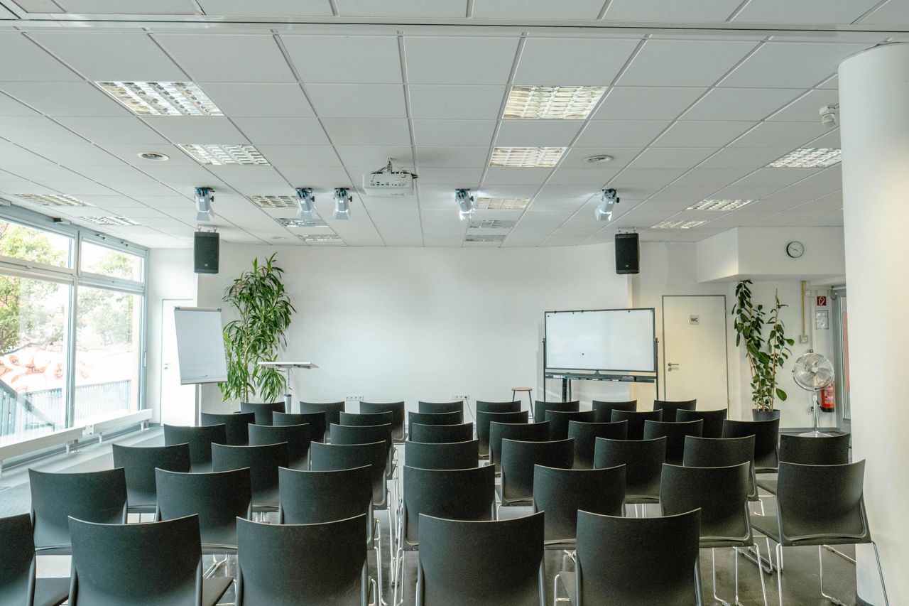 Berlin Offsite Meeting Meeting room Spreeblick image 21