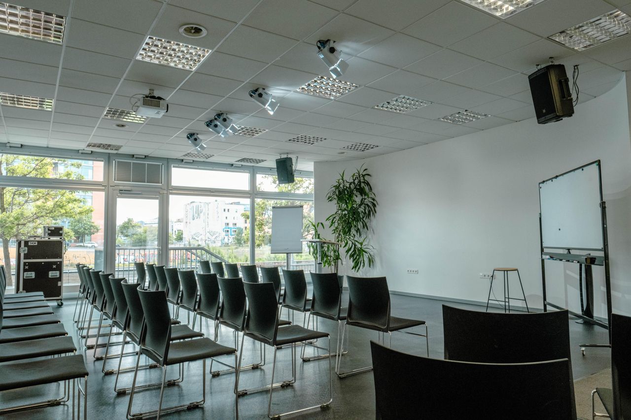 Berlin Offsite Meeting Meeting room Spreeblick image 22