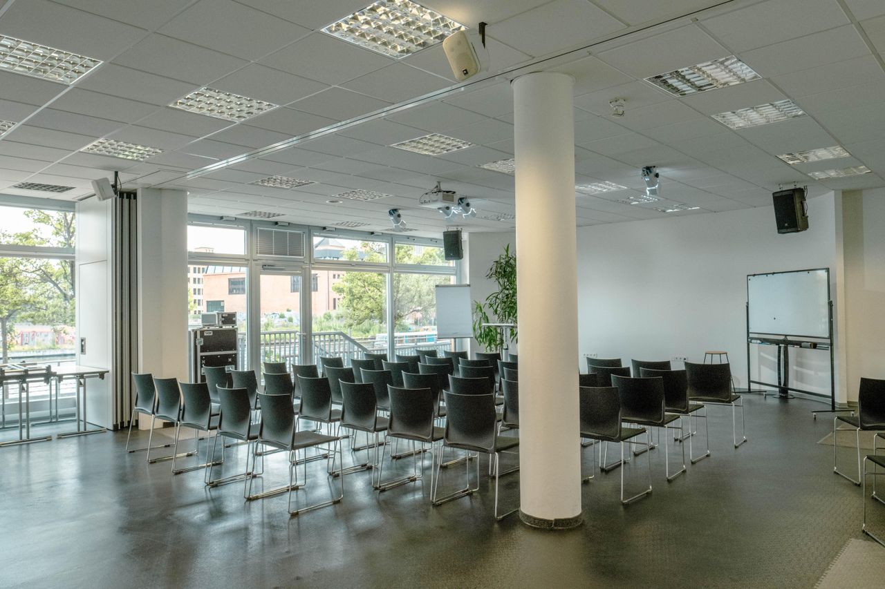 Berlin Offsite-Meeting Meeting room Spreeblick image 17