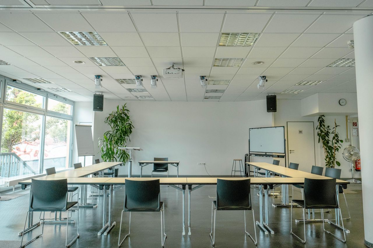 Berlin Offsite Meeting Meeting room Spreeblick image 19