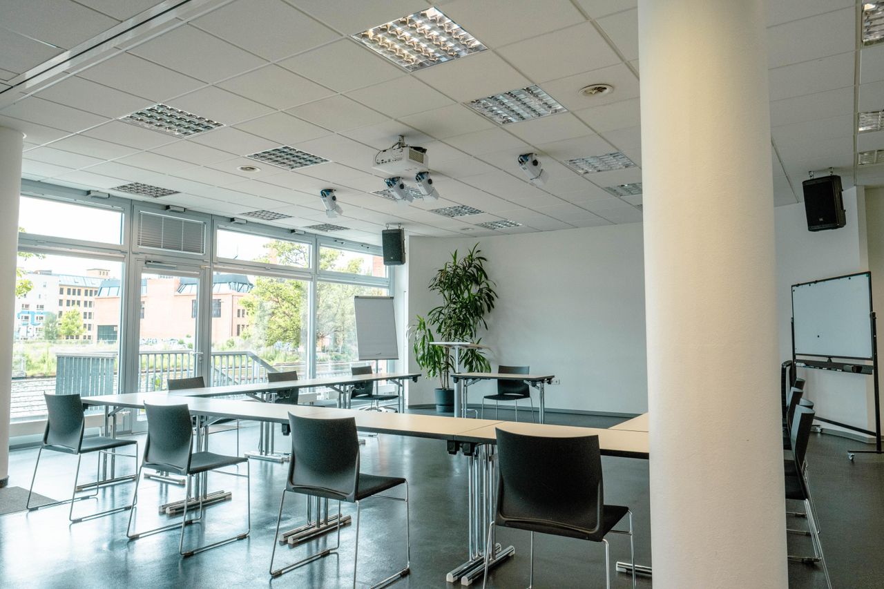 Berlin Offsite Meeting Meeting room Spreeblick image 20