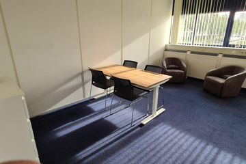 Almere Klantafspraak Vergaderruimtes en vergaderlocaties Gele behandelkamer image 1