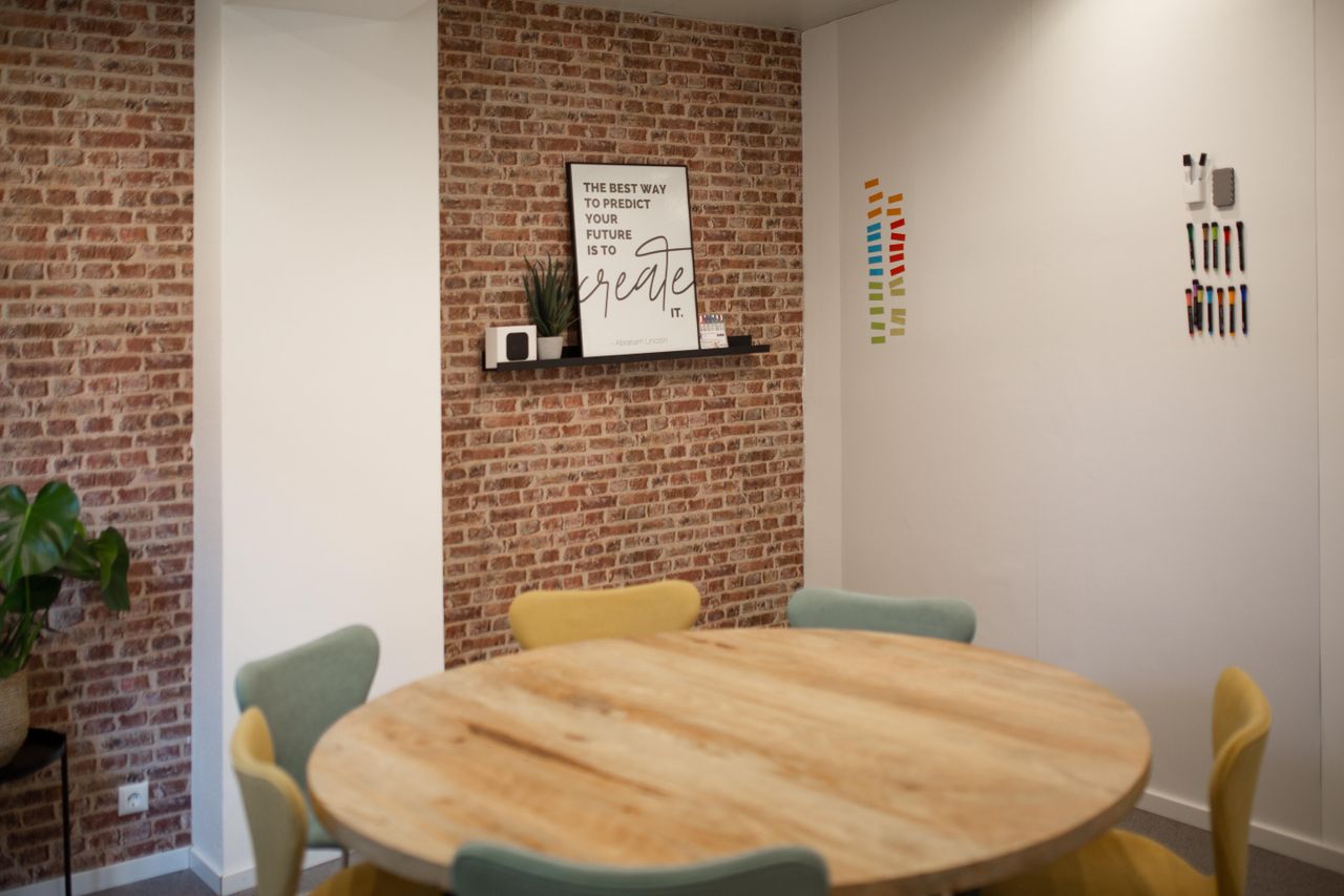 Rest of the World  Coworking spaces Meeting-Space № 8 image 1