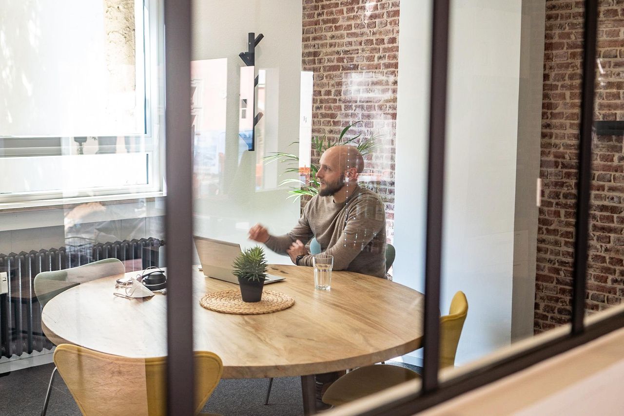 Rest of the World  Coworking spaces Meeting-Space № 8 image 2