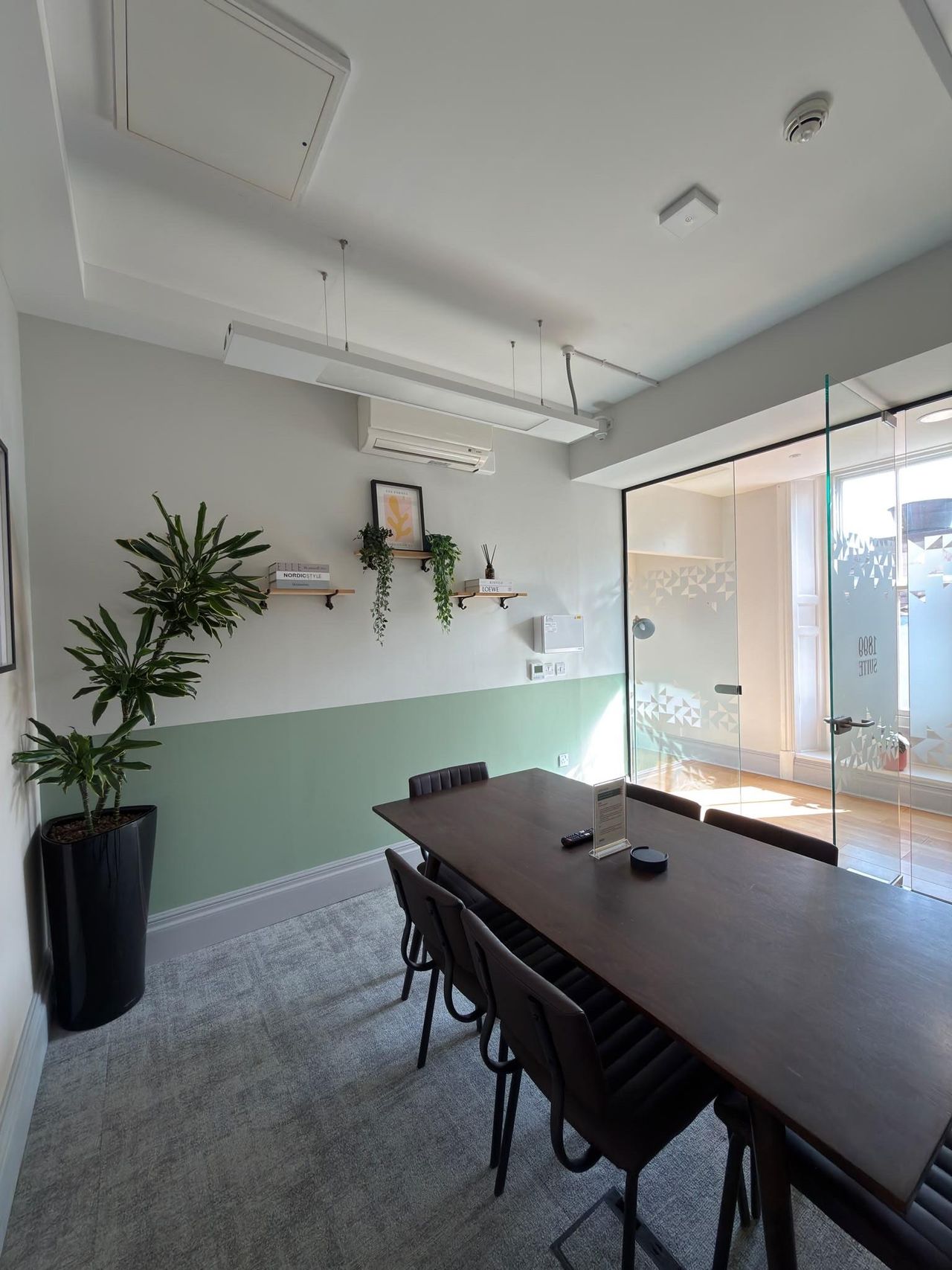 Leeds Coworking Meetingraum 1899 Suite image 2