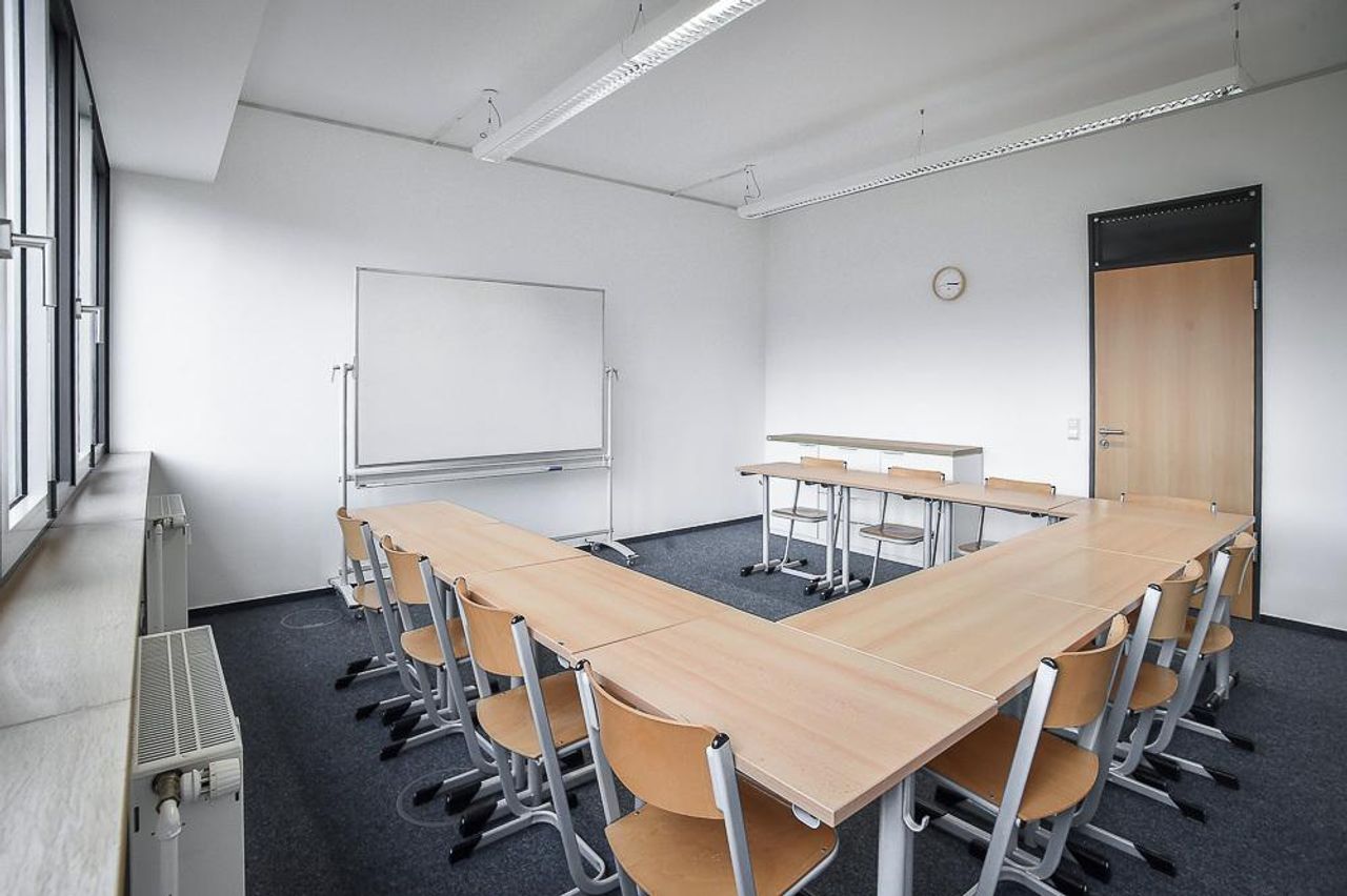 Stuttgart Schulungsräume Meeting room Seminarraum Sucre image 1