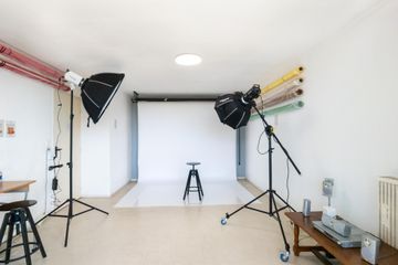 Paris Photostudio Affordable Photo / Video Studio with Balcony image 8