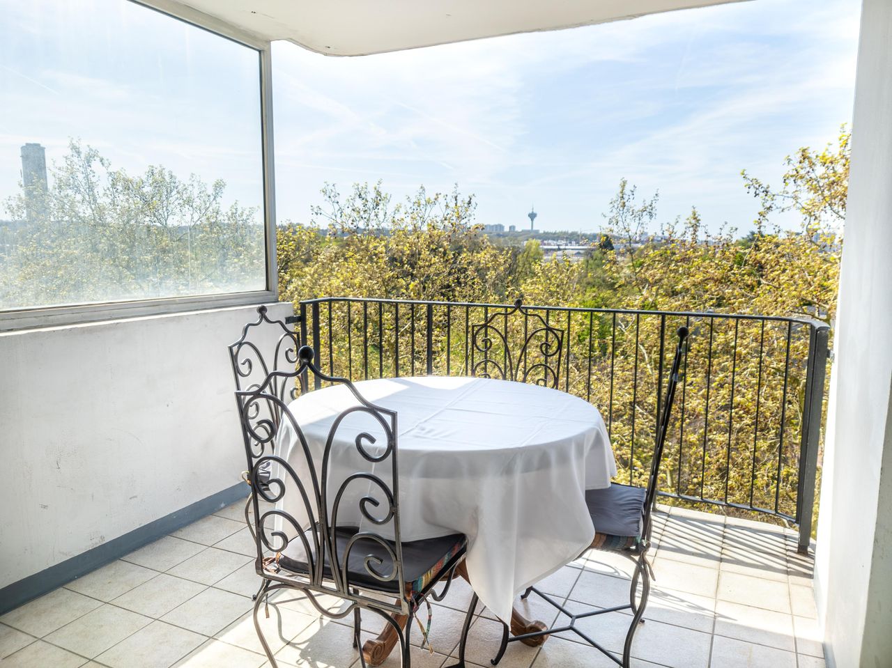 Paris  Photostudio Affordable Photo / Video Studio with Balcony image 9