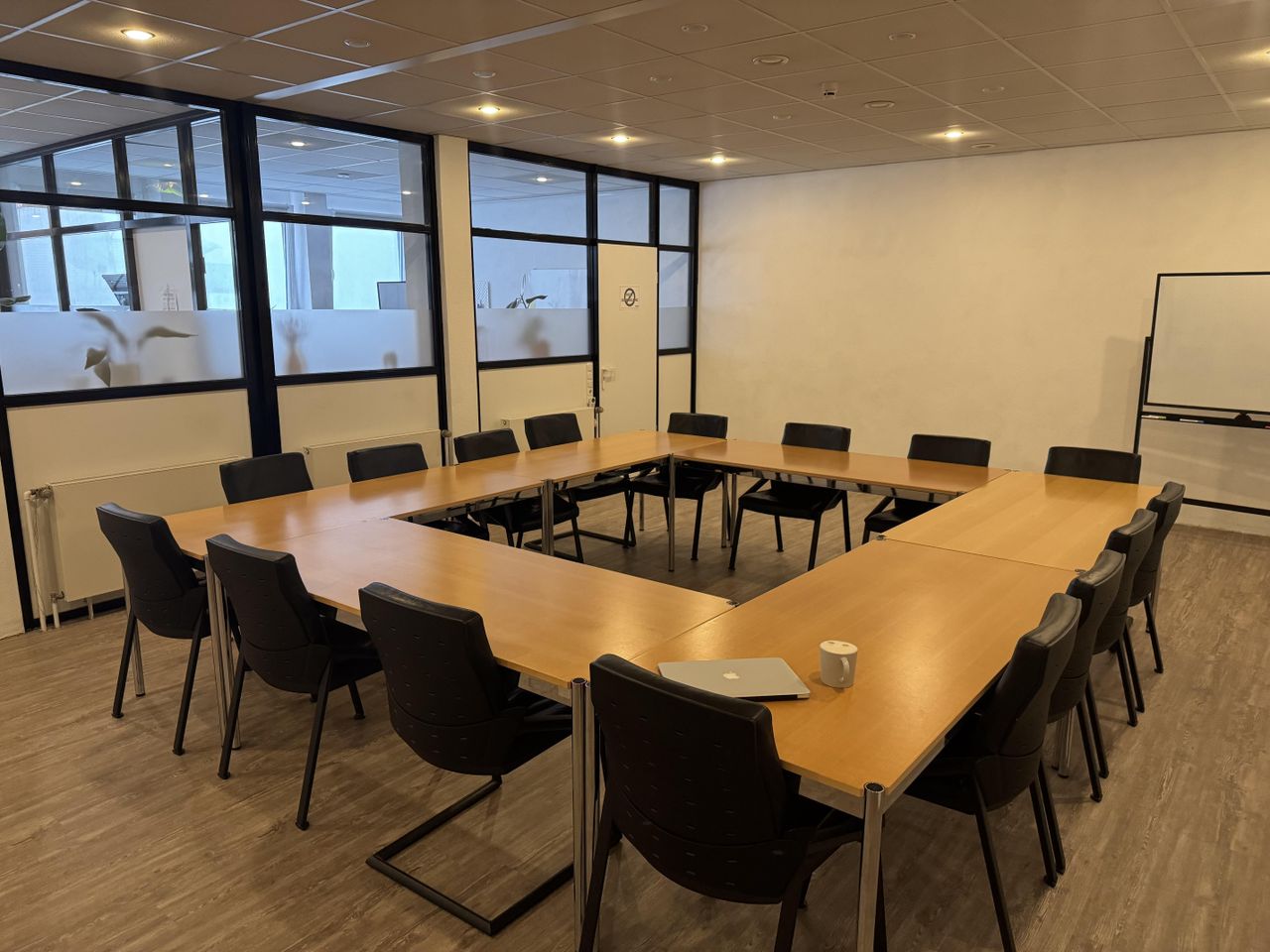 Neurenberg Mobiles Arbeiten Conferentiezalen Meeting Room L image 0