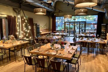 Hamburg Offsite-Meeting Corporate event spaces Altes Mädchen Diele image 4