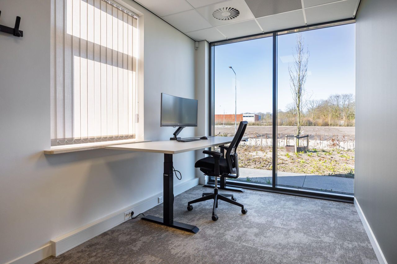 Rest of the World  Office desk 1. Gerrit Karsten - kamer image 0