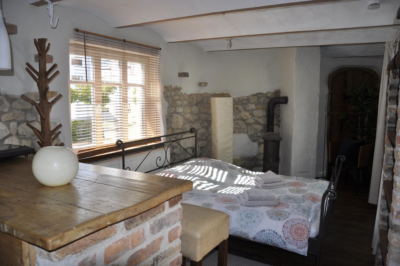 Frankfurt am Main  Außergewöhnliche Locations Mediterrane Hofreite, Meetingräume, Kaminzimmer, Gewölbekeller, Garten image 17