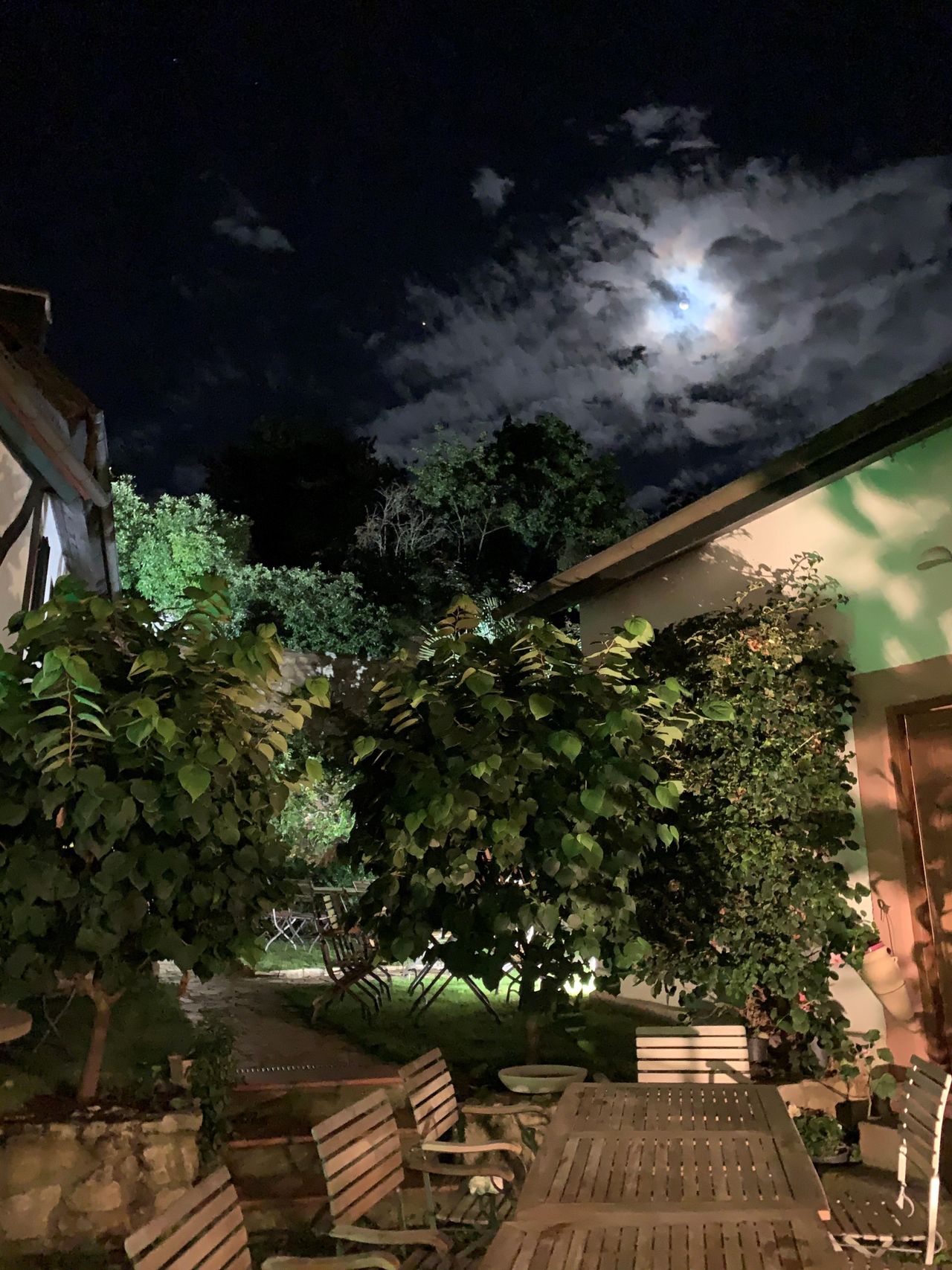 Frankfurt am Main  Außergewöhnliche Locations Mediterrane Hofreite, Meetingräume, Kaminzimmer, Gewölbekeller, Garten image 46