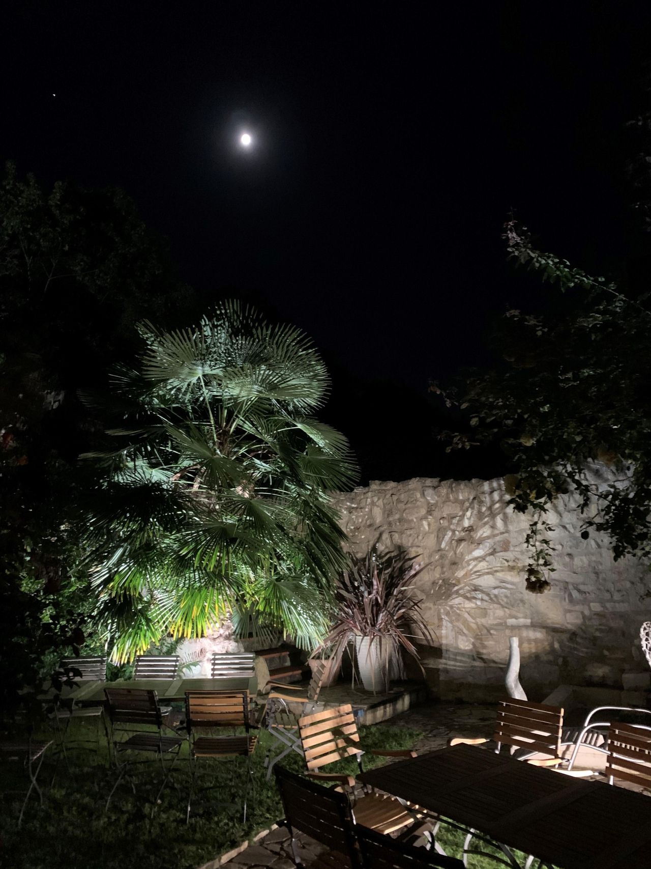 Frankfurt am Main  Außergewöhnliche Locations Mediterrane Hofreite, Meetingräume, Kaminzimmer, Gewölbekeller, Garten image 47