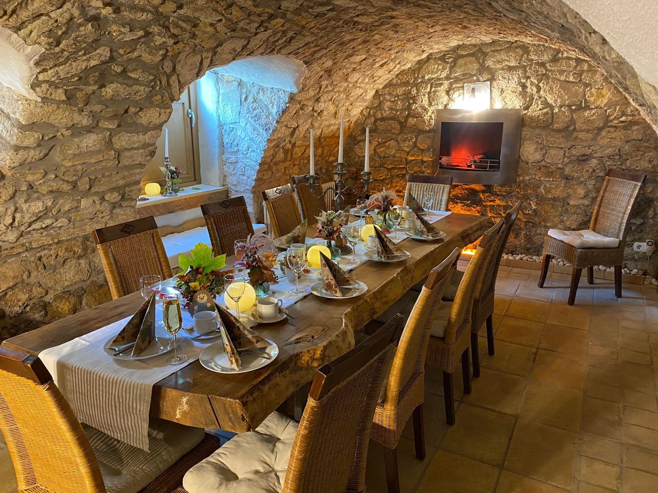 Frankfurt am Main  Außergewöhnliche Locations Mediterrane Hofreite, Meetingräume, Kaminzimmer, Gewölbekeller, Garten image 46