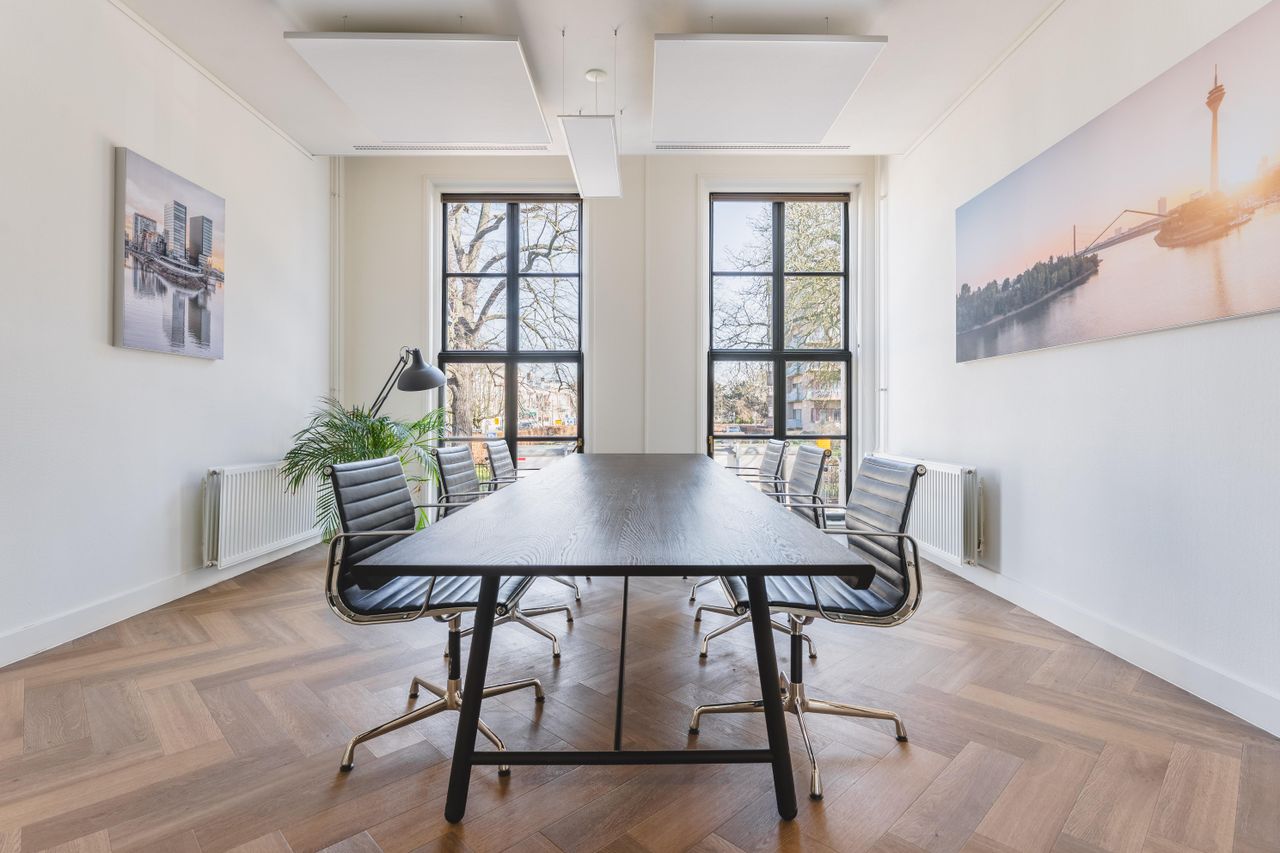 Den Haag  Büroraum YOUNG Workspaces — Modern Meeting Rooms image 0