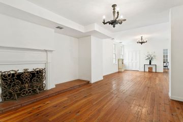 New York  Loft Wooster St Townhouse Retail Space image 2