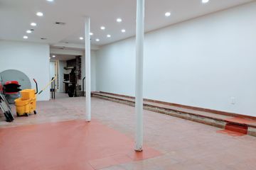 New York Loft Wooster St Townhouse Retail Space image 4