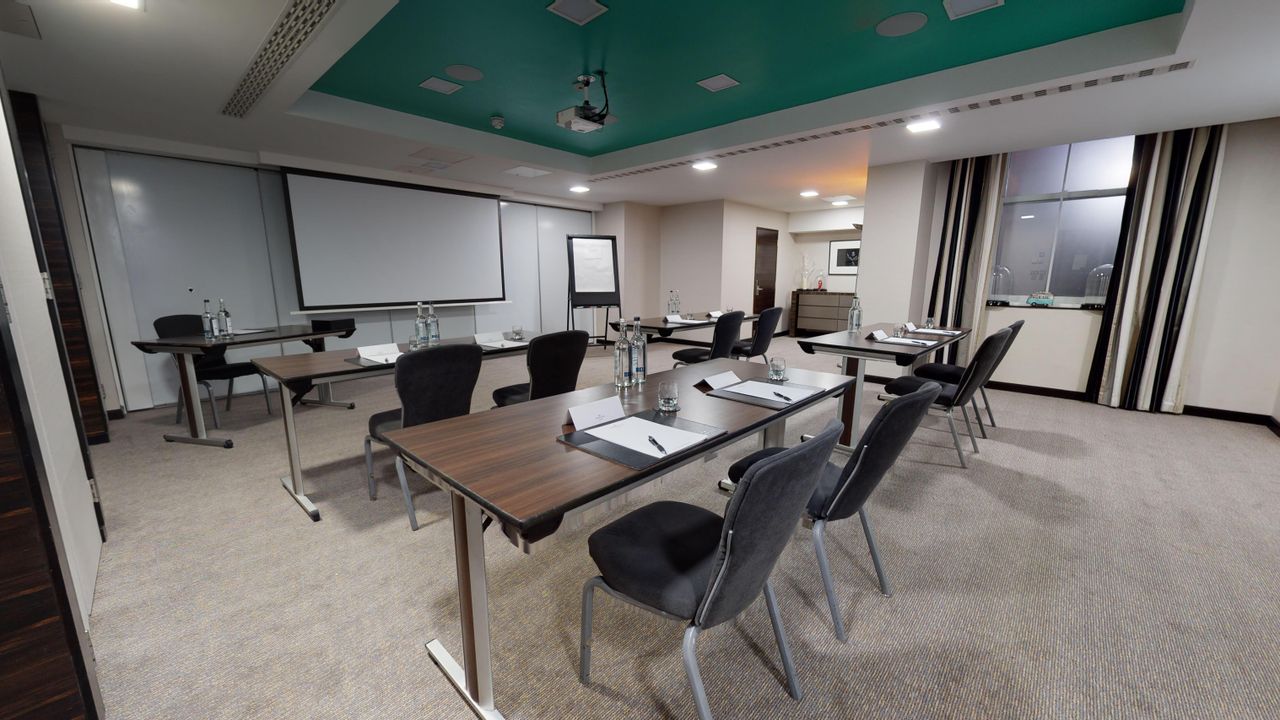 London  Meeting room Cromwell Suite 2 image 5