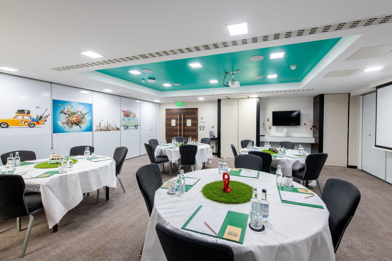 London  Meeting room Cromwell Suite 2 image 3