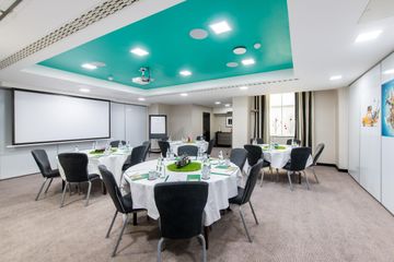 London  Meeting room Cromwell Suite 2 image 1