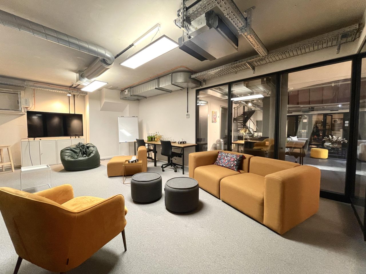 Berlijn Mobiles Arbeiten Vergaderzalen Meeting Raum (bis 12 Personen) image 1