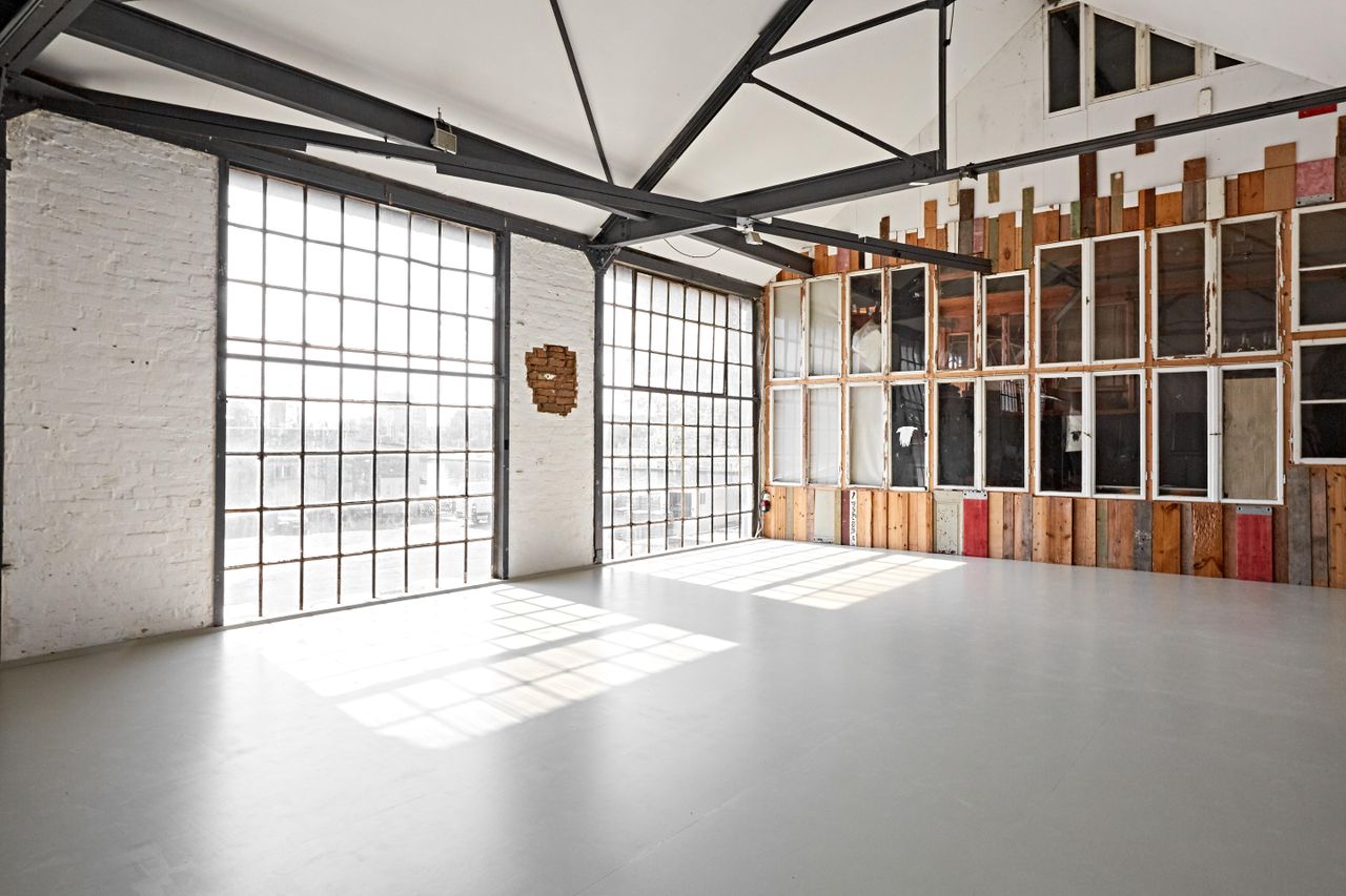 Berlin  Studio Industrial & Bright Photostudio image 1