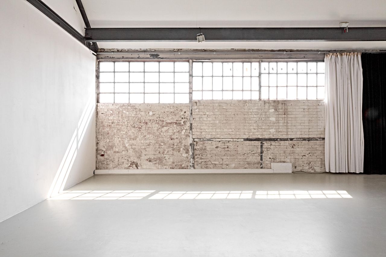 Berlin  Studio Industrial & Bright Photostudio image 3