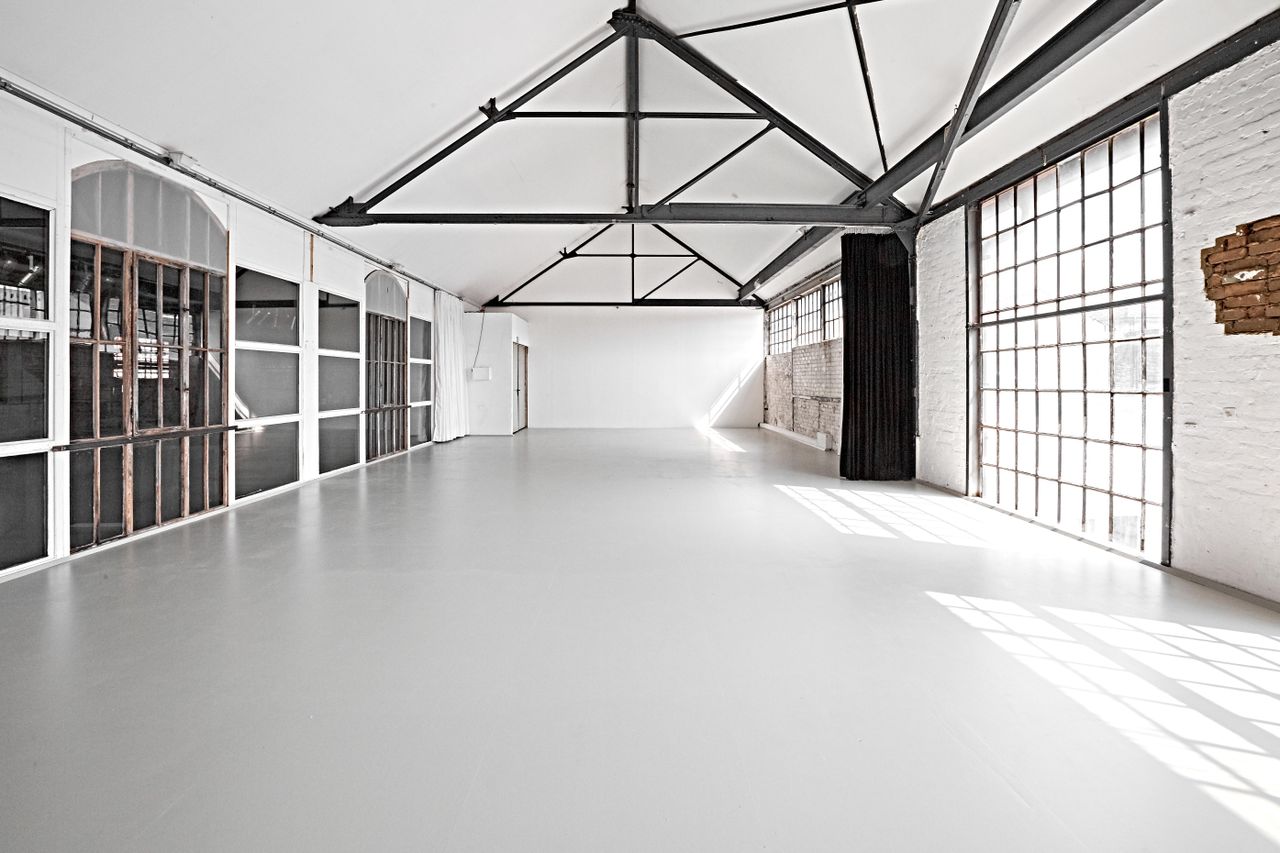 Berlin  Studio Industrial & Bright Photostudio image 0