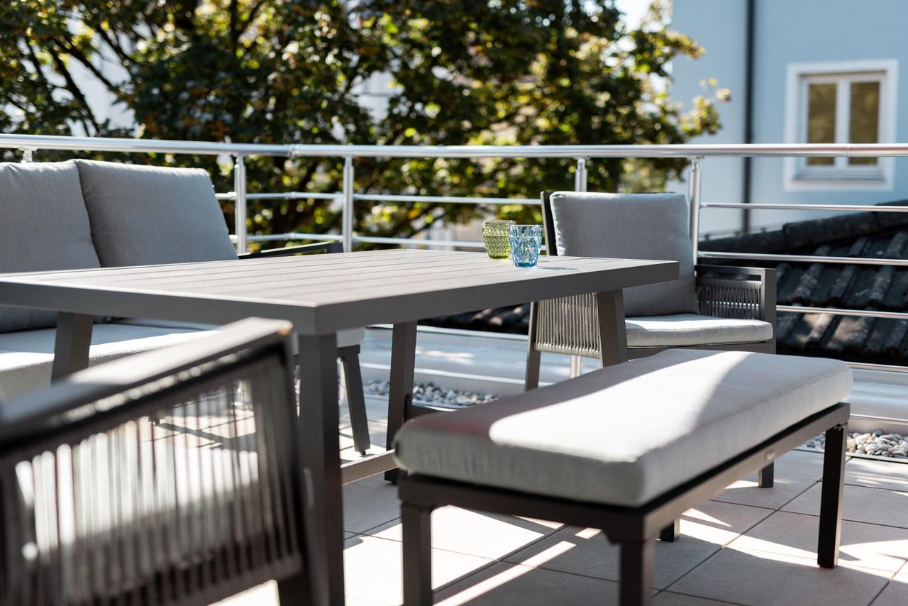 Rest of the World  Photostudio Erweiterung im OG mit Meeting und Lounge Area und großer Dachterrasse image 10