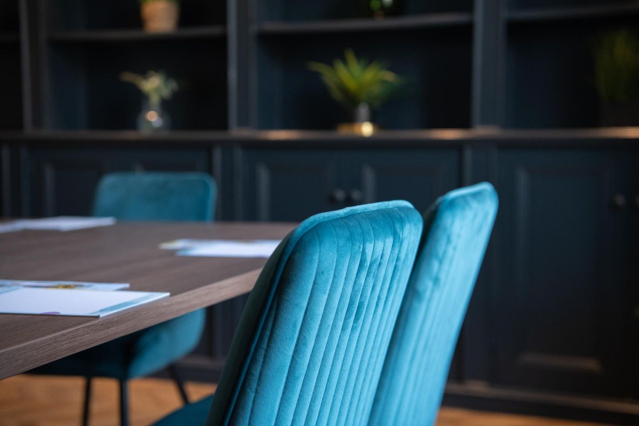 Rest of the World  Meeting rooms Oval Suite image 4