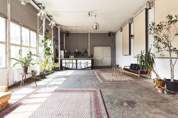 Berlijn Studio Bright, Industrial Panoramaroom with Riverview image 2