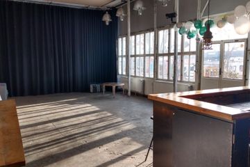 Berlijn Studio Bright, Industrial Panoramaroom with Riverview image 12